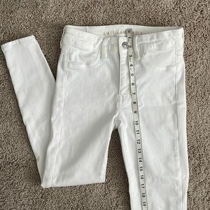 American Eagle women white hi rise jegging